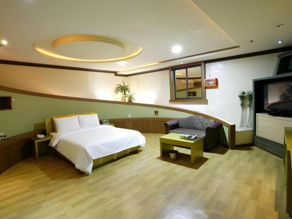 โรงแรมเฮด-วัน อึยจองบู ภายนอก รูปภาพ