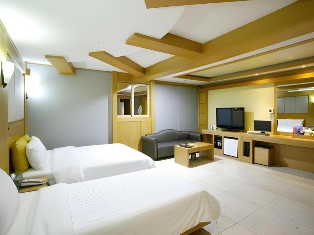 โรงแรมเฮด-วัน อึยจองบู ภายนอก รูปภาพ