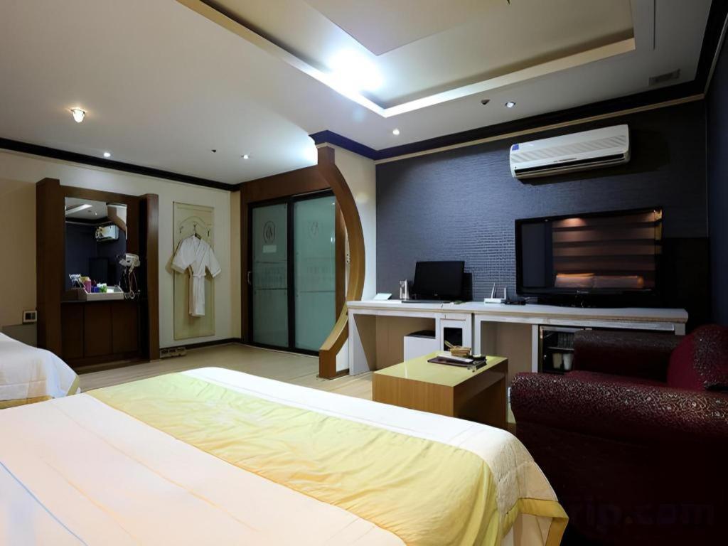 โรงแรมเฮด-วัน อึยจองบู ภายนอก รูปภาพ