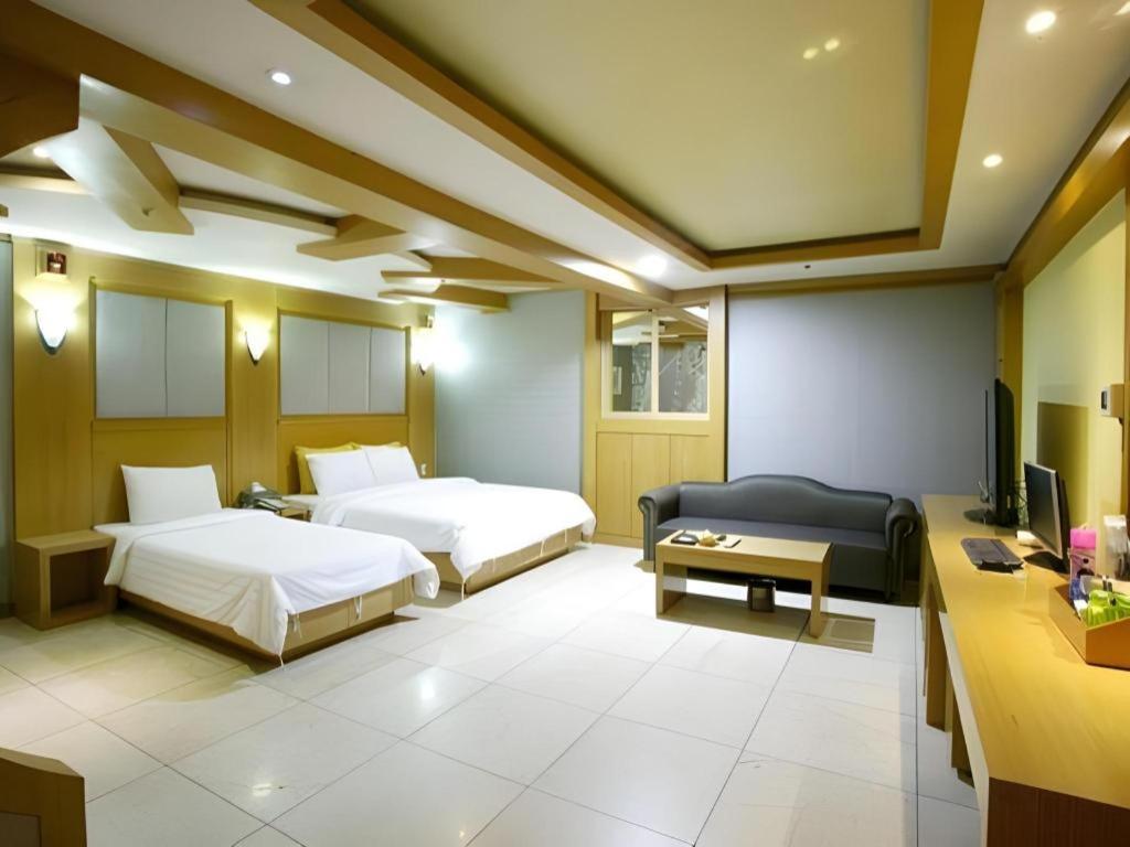 โรงแรมเฮด-วัน อึยจองบู ภายนอก รูปภาพ