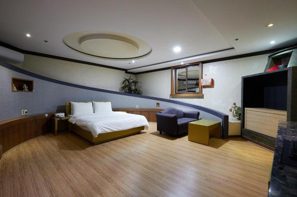 โรงแรมเฮด-วัน อึยจองบู ภายนอก รูปภาพ