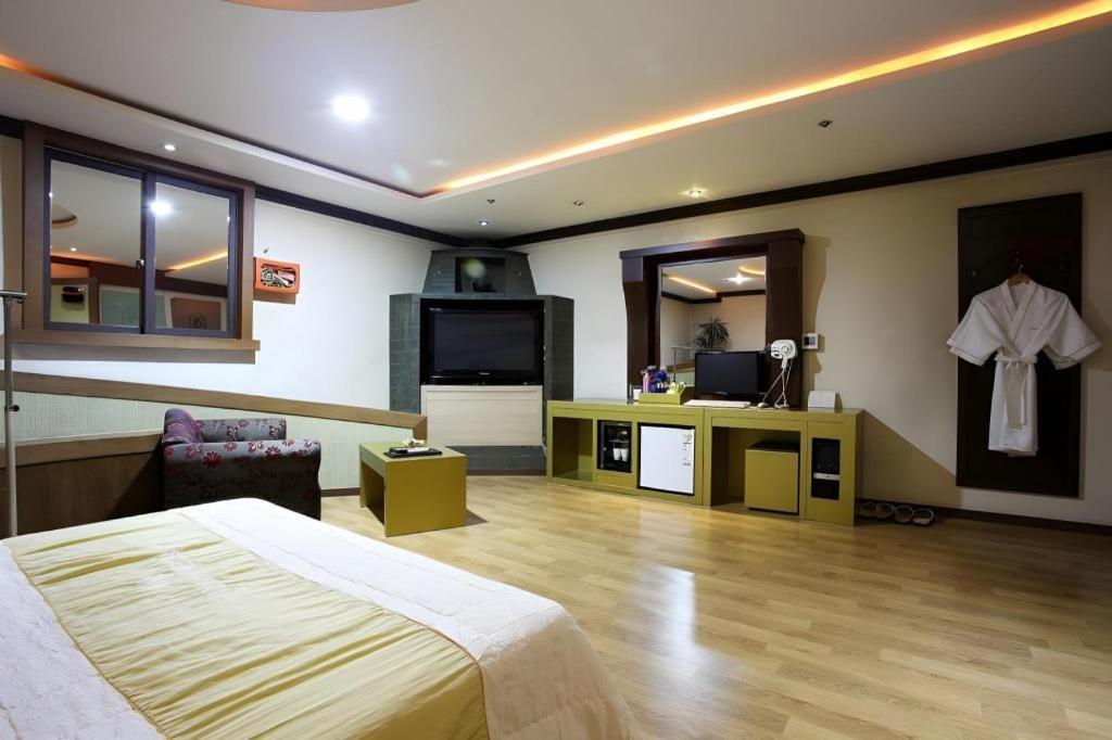 โรงแรมเฮด-วัน อึยจองบู ภายนอก รูปภาพ
