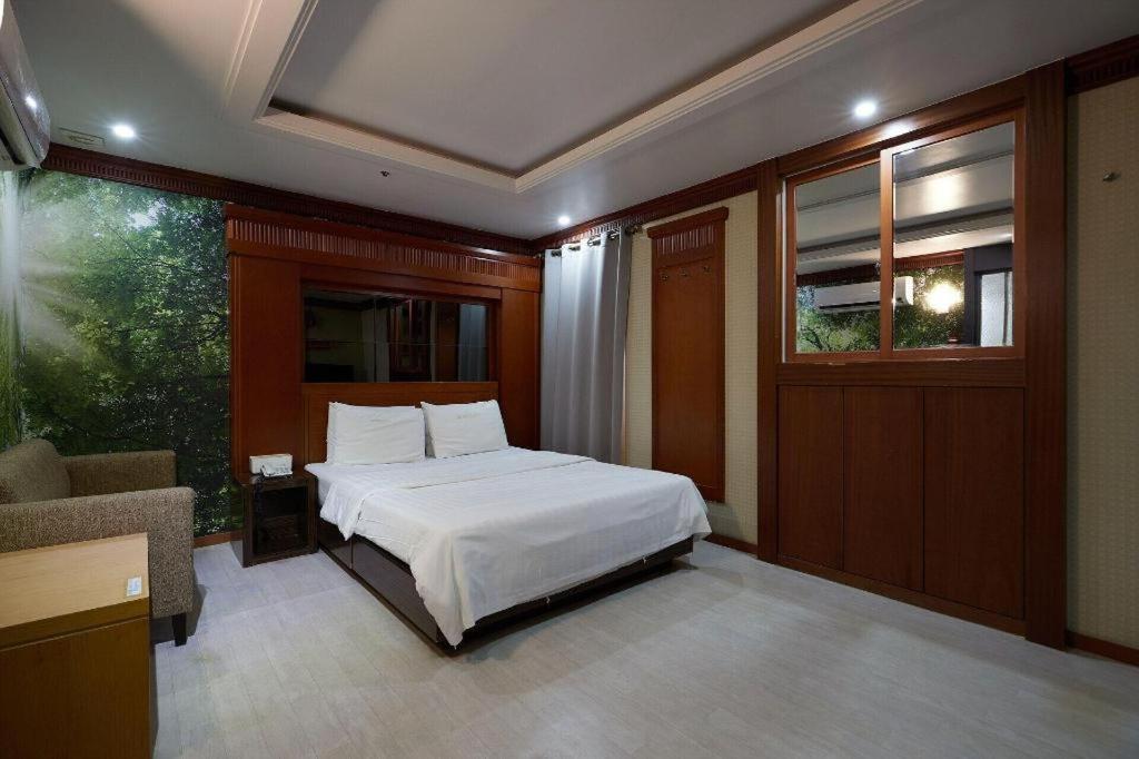 โรงแรมเฮด-วัน อึยจองบู ภายนอก รูปภาพ